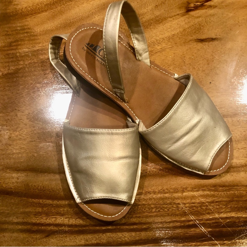 Cliffs by White Mountain Angie Metallic Gold Bronze Flat Sandals Size 9M